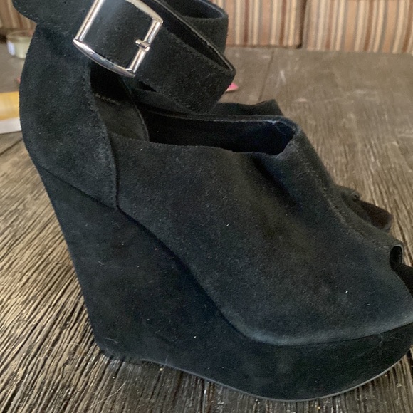 Sexy Steve Madden Black Suede Open Toe Wedges♥️♥️♥️ - Picture 4 of 7